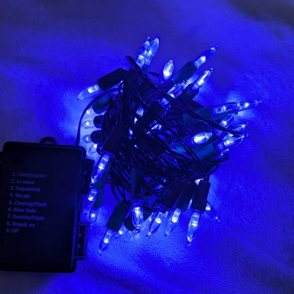 Christmas String Lights, 50-Count Green Wire Light Set, Battery Operated (EUC) - Picture 3 of 6